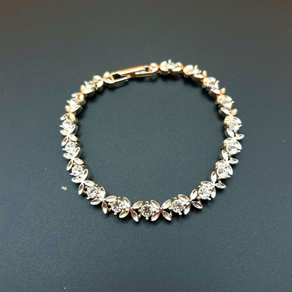 Vintage Avon Silver Tone Rhinestone Tennis Bracelet – Floral Vine Design, Signed